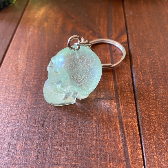 Handmade Resin Clear Light Green Skull 3” Keychain Gothic Backpack Bag Charm NEW - Picture 6 of 9